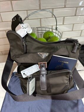 ⭐️Authentic Y2K Prada Tessuto Brown Multi-pocket Messenger Bag in New Condition.